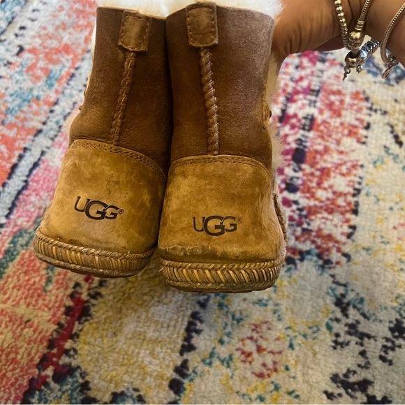 Ugg Garnet Suede Toggle Bootie size 10 - Picture 6 of 7